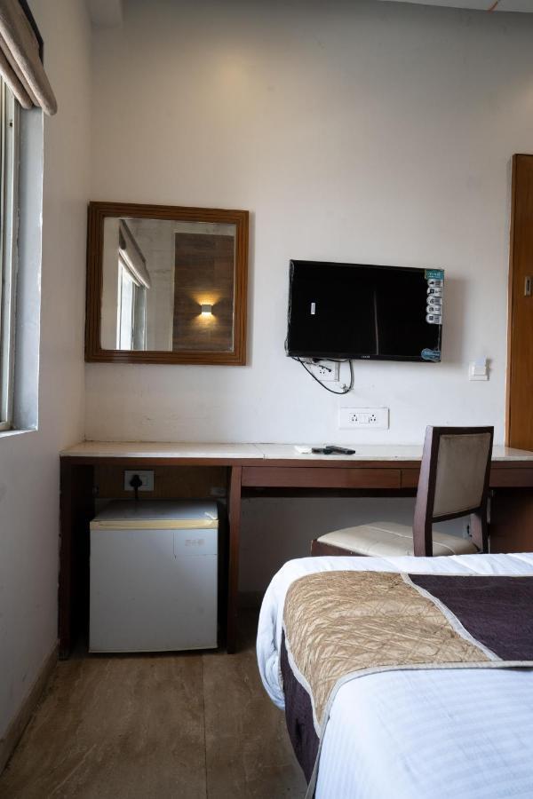 Hotel Kyra Airport Ahmadábád Exteriér fotografie