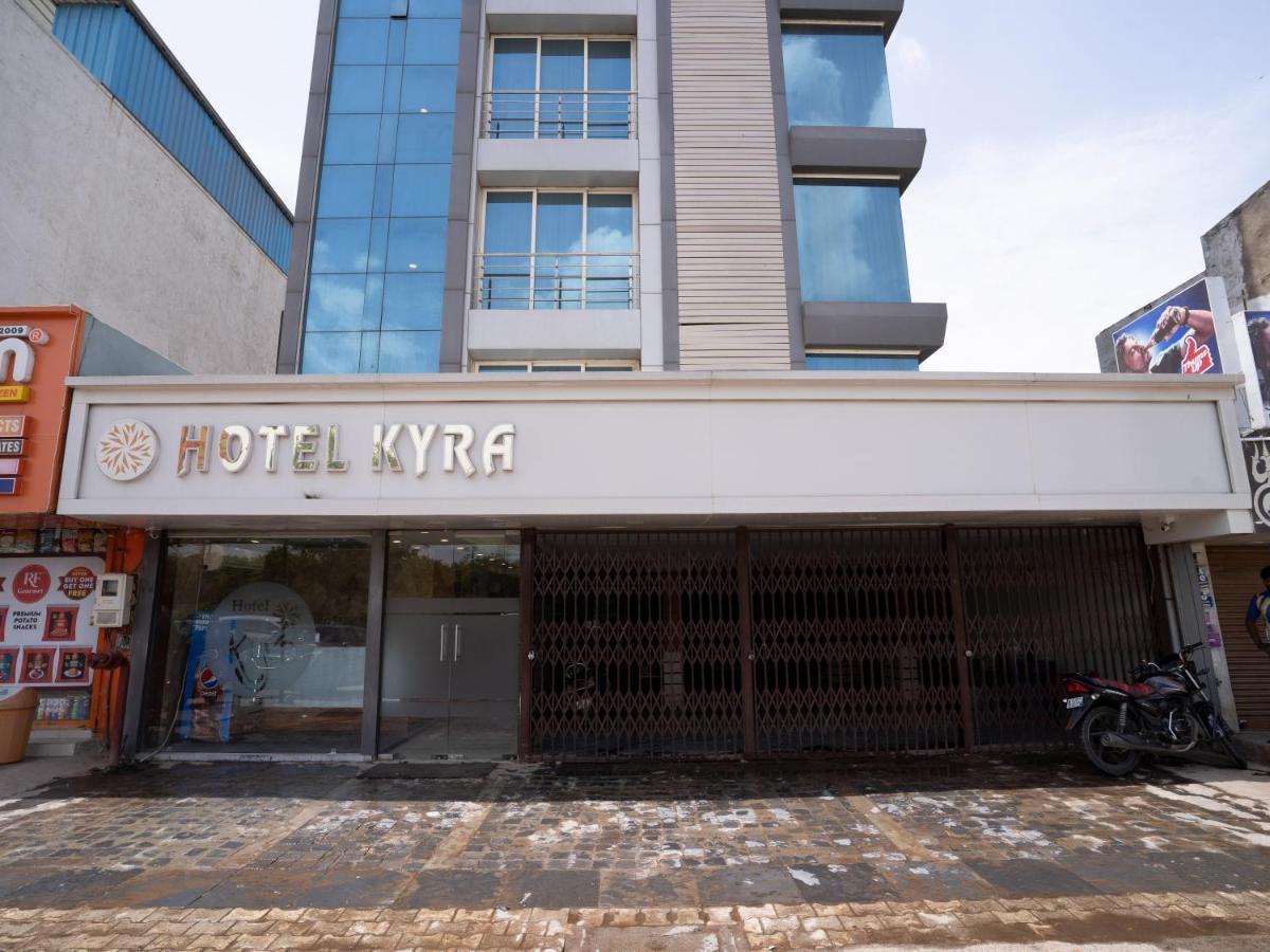 Hotel Kyra Airport Ahmadábád Exteriér fotografie